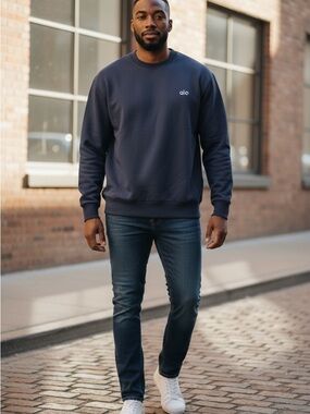 ALO Yoga Men's Navy Blue Crewneck Sweatshirt